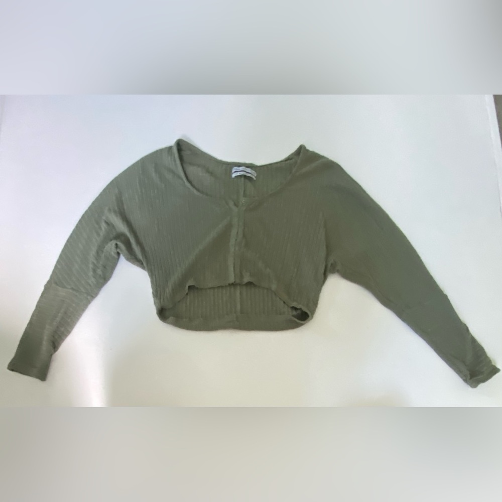 green cropped long sleeve